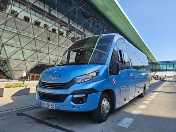Bus osobowy Iveco First