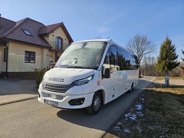 Bus osobowy Iveco Rosero First 1