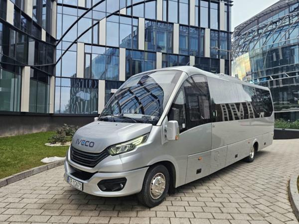 Bus osobowy Iveco Rosero First
