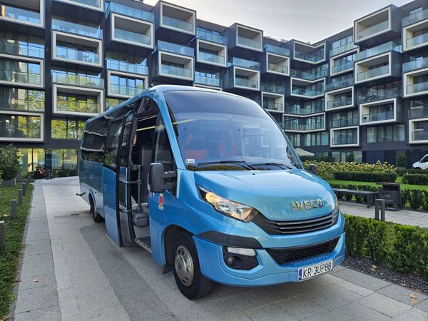 Bus osobowy Iveco First 2