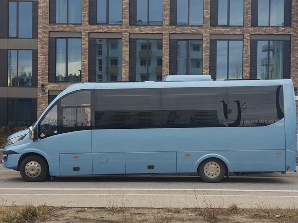 Bus osobowy Iveco First 3