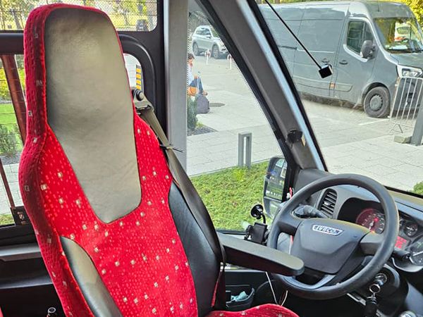 Bus osobowy Iveco First 6
