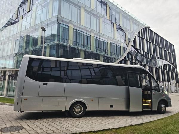 Bus osobowy Iveco Rosero First 3